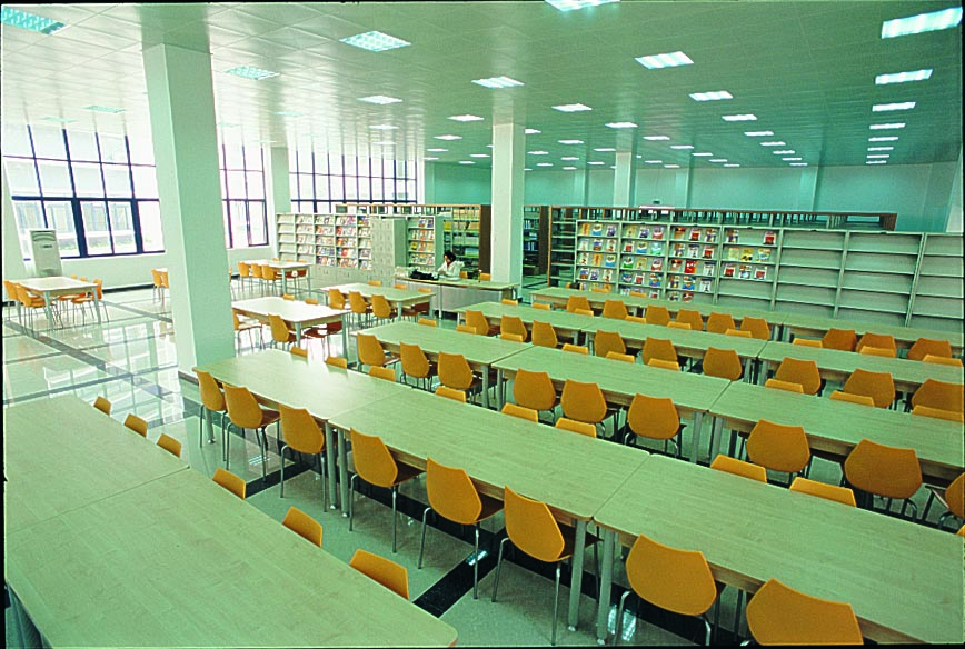 深圳市耀华外国语学校图书馆