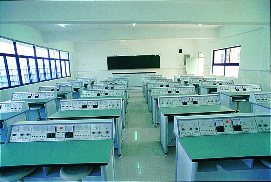 深圳市耀华外国语学校教室